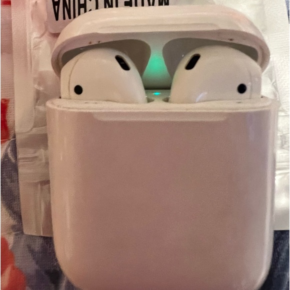 Apple AirPods - Picture 1 of 1